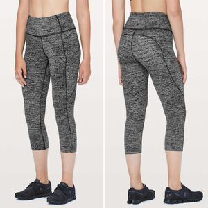 Lululemon Fast and Free Crop II Nulux 19" in Twillines Ice Grey Black Size 10